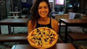 Pizza with vegan cheese and spinach&onions. Greatttt at South Beach Cafe in Koh Tao