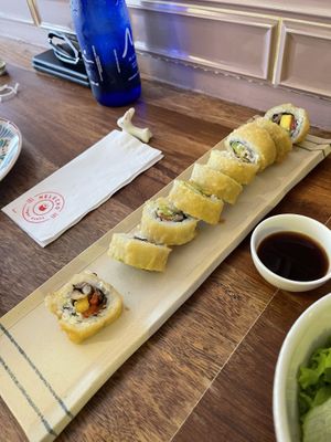 BEST SUSHI EVER!!!!!!!!!!! I give this place 10 stars, people are super friendly and the  food is out of this world!  at Helecho in Medellin