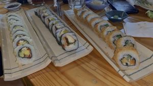 Sushis😄solo recuerdo que el de la derecha es el Golden Roll  at Helecho in Medellin