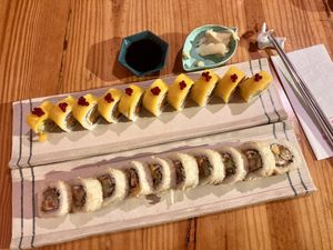 Tropi-Roll & Tempura-Roll 🍱😍  at Helecho in Medellin