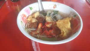 Vegan "pork" and noodles at Pan Road - Vegan Food Cart in Bangkok