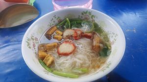 Noodle soup with tofu and mock chicken at Pan Road - Vegan Food Cart in Bangkok