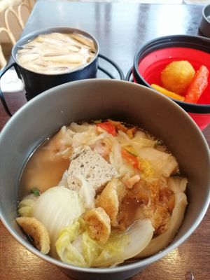 bYO takeout containers at Pan Road - Vegan Food Cart in Bangkok