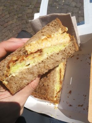 Sandwich con Mayo Veg, Tempeh, Senape ed Avocado at La Granadilla in Forli