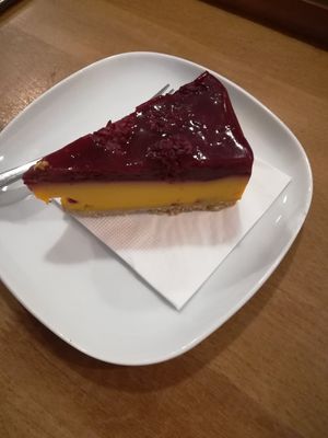 Blackberry-mango vegan cake at Madal Coffee Co - Ferenciek Tere in Budapest