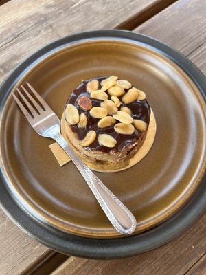 Raw snickers  at Beguta Taimetoidukohvik in Haapsalu