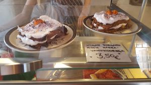 carrot cakes at Beguta Taimetoidukohvik in Haapsalu