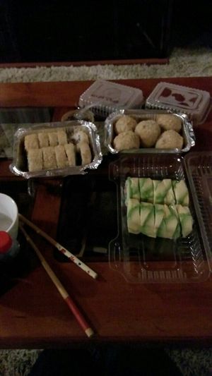 sushi envuelto en palta, tempura y bolitas veganas at Sakawan in Santiago