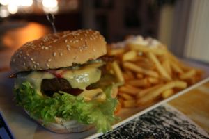Chili cheeze burger with vacon and fries at The Curly Cow in Witten
