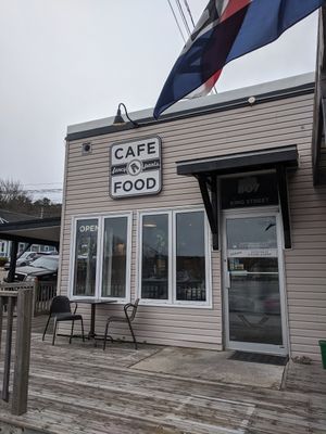 Outside at Fancy Pants Cafe in Bridgewater