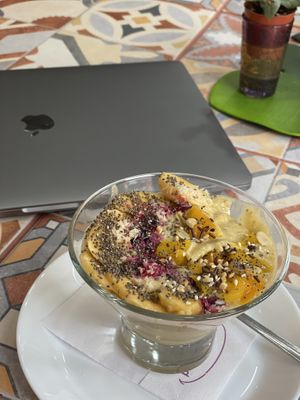 Smoothie bowl at Roots in Tenerife