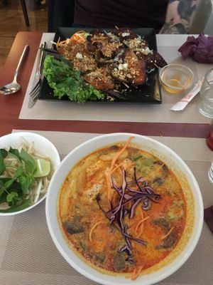 4 season skewer (satay, lime, 5 flavors, curry) with rice noodles / Mi Kathy soup (rice noodles with turmeric coconut milk soup and fried tofu) at La Palanche d'Aulac in Paris