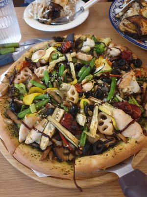 pizza..  is not much like a pizza but very good at Around Green - 어라운드 그린 in Seoul