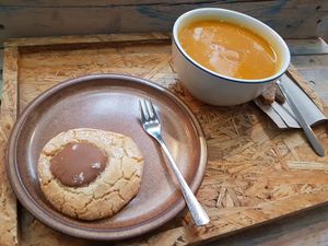 Kürbis-Kartoffelsuppe und Nugattaler at Belly Button Food in Braunschweig