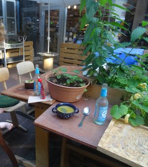 Salad and soup in the yard at Belly Button Food in Braunschweig