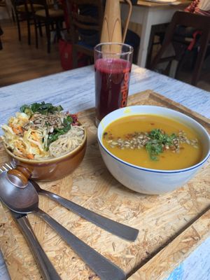 Salad Soup Meal option at Belly Button Food in Braunschweig