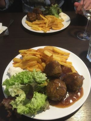 Boulets frites vegan, plat typique de la ville, en version végane.   at Les Oiseaux s'entetent in Liege