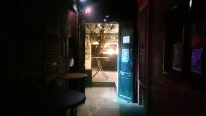 At the entry at Les Oiseaux s'entetent in Liege