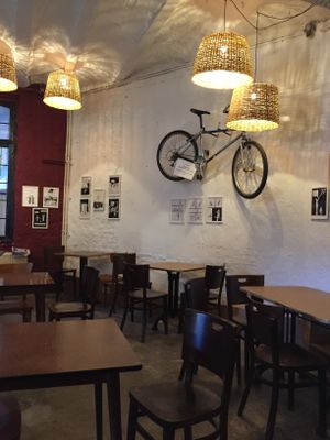 Nice interior at Les Oiseaux s'entetent in Liege