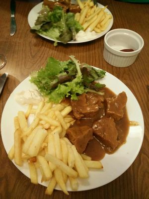 Carbonnades flamandes at Les Oiseaux s'entetent in Liege