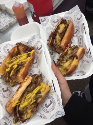 Delicioso, fuimos en el Victoria Park Market, todo riquísimo  at Jake's Vegan Steaks in North London