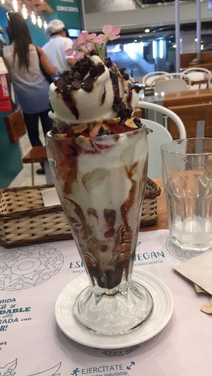 Chocolatisimo con helado de coco at Espressate in Lima