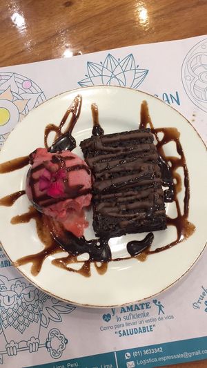 Brownie + helado de fresas  at Espressate in Lima