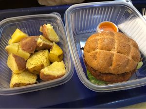 Hamburguesa de frijoles at Espressate in Lima