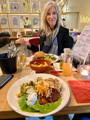 Enjoying the good food!  at Oerwoud in Den Bosch