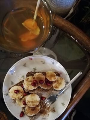 Warm banana bread with fresh banana at Oerwoud in Den Bosch