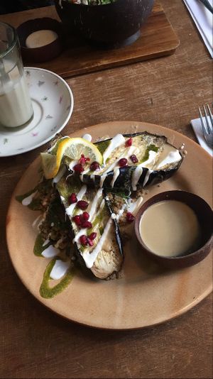  Gegrilde aubergine met quinoasalade  at Oerwoud in Den Bosch