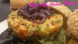 Hamburguesa Vegetariana Vegana de verduras frescas  at Restaurante Goikar in Bilbao