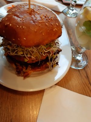 Italian burger with garlic sauce and homemade lemonade at Mihiderka - Józefa in Krakow