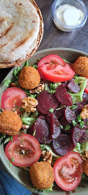 Krokett Bowl (ordered without Apple) at 't Brugs Pitahuis in Bruges