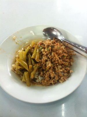 Fake meat, veggies and rice at Soi Naradhiwas Rajanagarindra - Vegetarian Food Stall in Bangkok