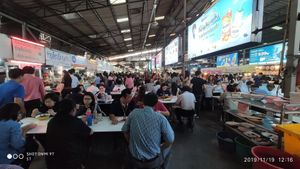 Shared seats at Soi Naradhiwas Rajanagarindra - Vegetarian Food Stall in Bangkok