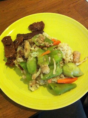 Mock meat, rice and peppers at Soi Naradhiwas Rajanagarindra - Vegetarian Food Stall in Bangkok