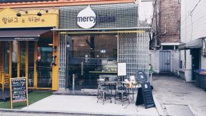 Outside at Mercy Juice - 머시주스 가로수길본점 in Seoul