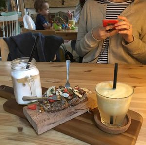 Icecoffee with coconutmilk, fresh juice and bananabread at Koffiebar Sowieso in Breda