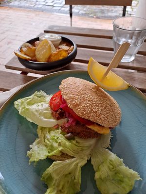 Burger + potatos at Cafe Kosmos in Odense