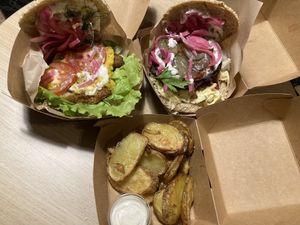Fikse burger, Cosmos burger and potatoes  at Cafe Kosmos in Odense