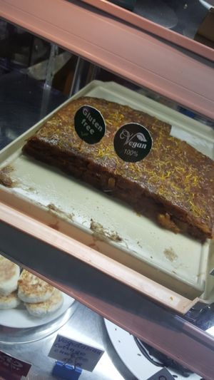 Glutenfree and vegan cakes at Tidbit Bakery in Koh Phangan