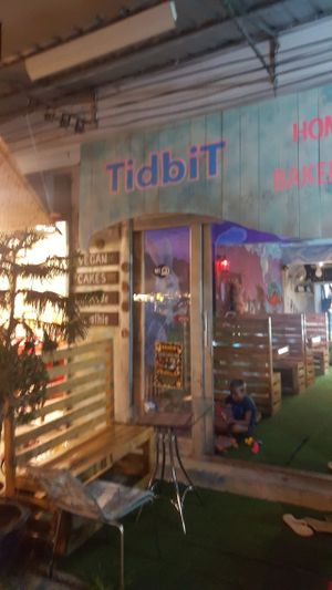 Store front  at Tidbit Bakery in Koh Phangan