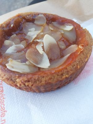 Almond and peach mini cake at NaturaSi Bistrot in Treviso