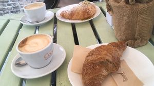 Brioche vegana integrale con marmellata   at Cooofe in Treviso