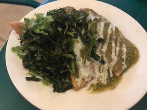 Especial del Día: Quesadillas Fritas con Salsa Verde y Crema - Special of the Day: Fried Quesadillas with Green Salsa and Tapioca Cream at El Vegano in Guadalajara