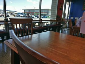 plenty of indoor seating at Jabies Doner Kebab in Bulls