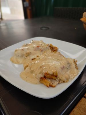 Tosta con crema de avena at Taskatenda in Salvaterra De Mino
