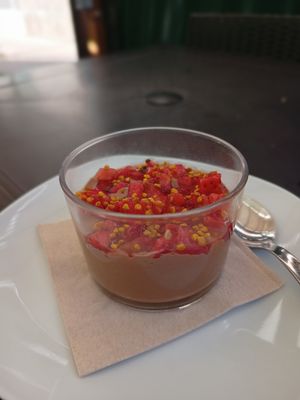 Crema de chocolate y fresas at Taskatenda in Salvaterra De Mino