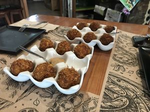 Mistura de boliñas de pataca e de boniato con salsa  at Taskatenda in Salvaterra De Mino